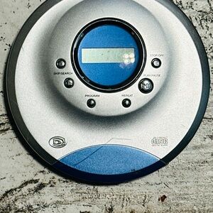 DURABRAND Model CD-565 Portable CD Player Digital Discman Programable Compact